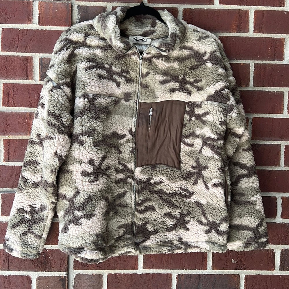 Haptics camo pattern with Sherpa fabric and front zipper.